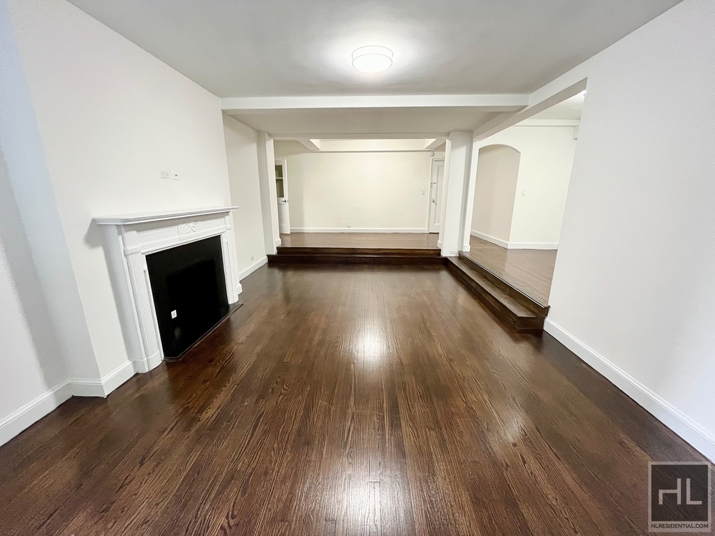 Fifth Avenue - Photo 1