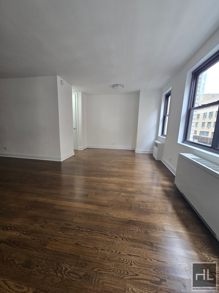 5 Avenue - Photo 1