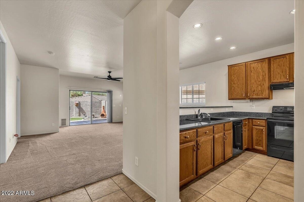 902 E Madeline Drive - Photo 3