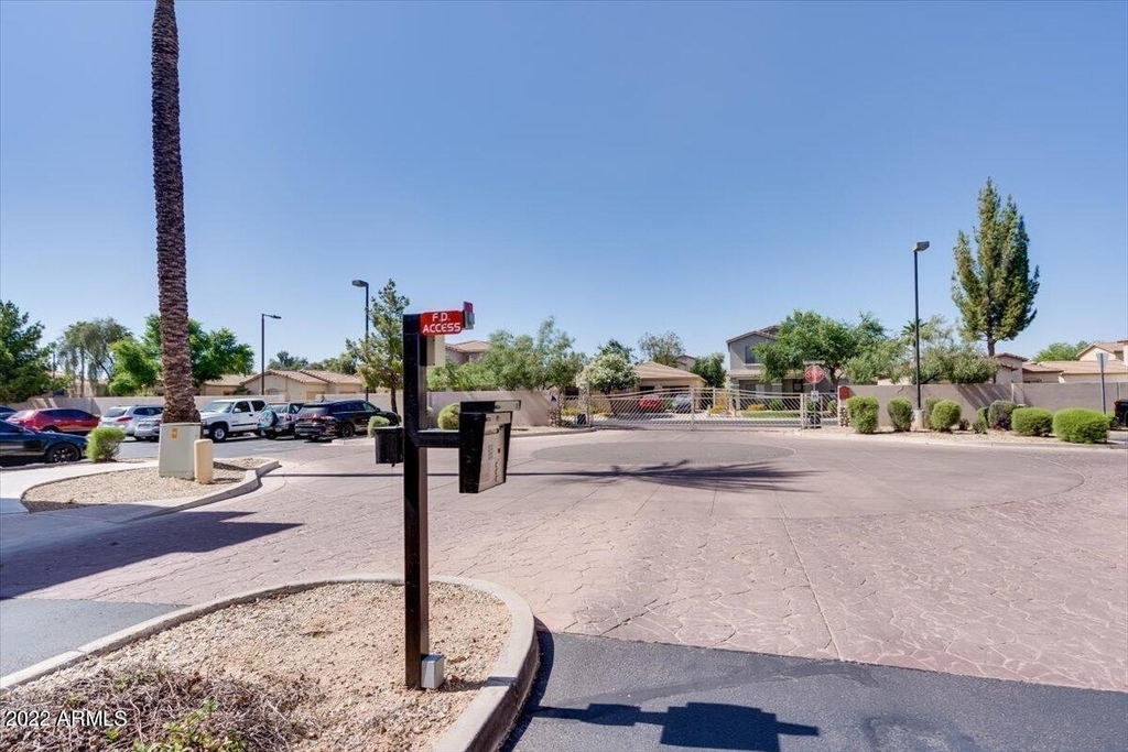 902 E Madeline Drive - Photo 31