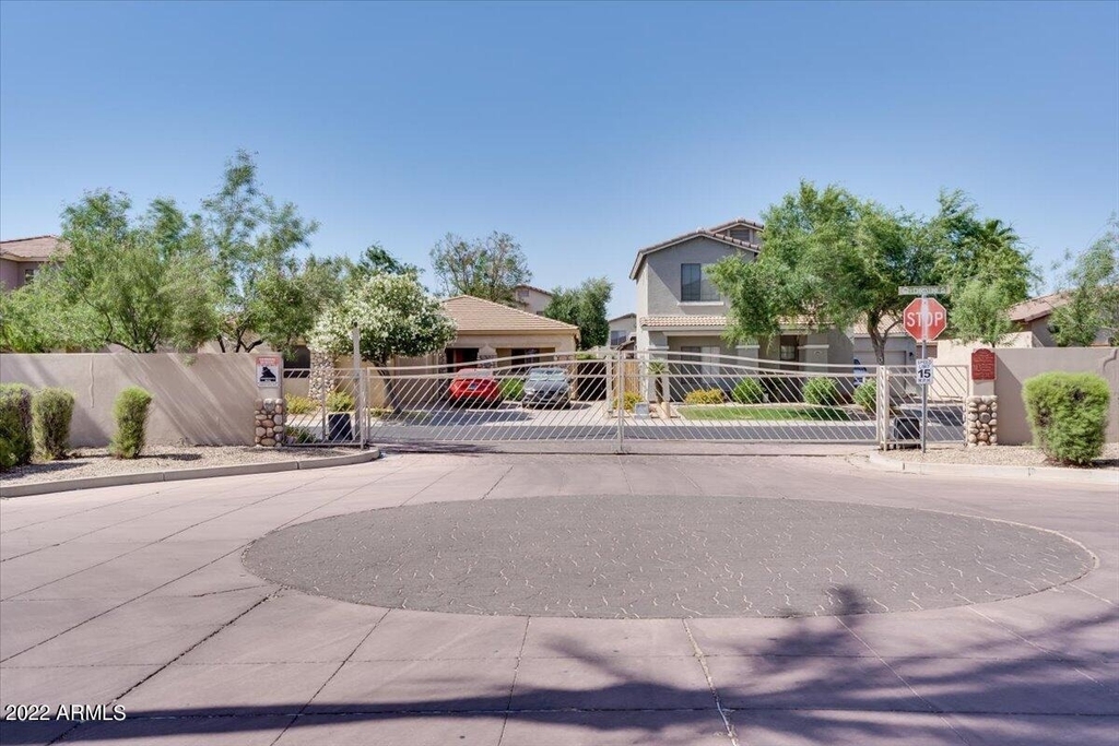 902 E Madeline Drive - Photo 32