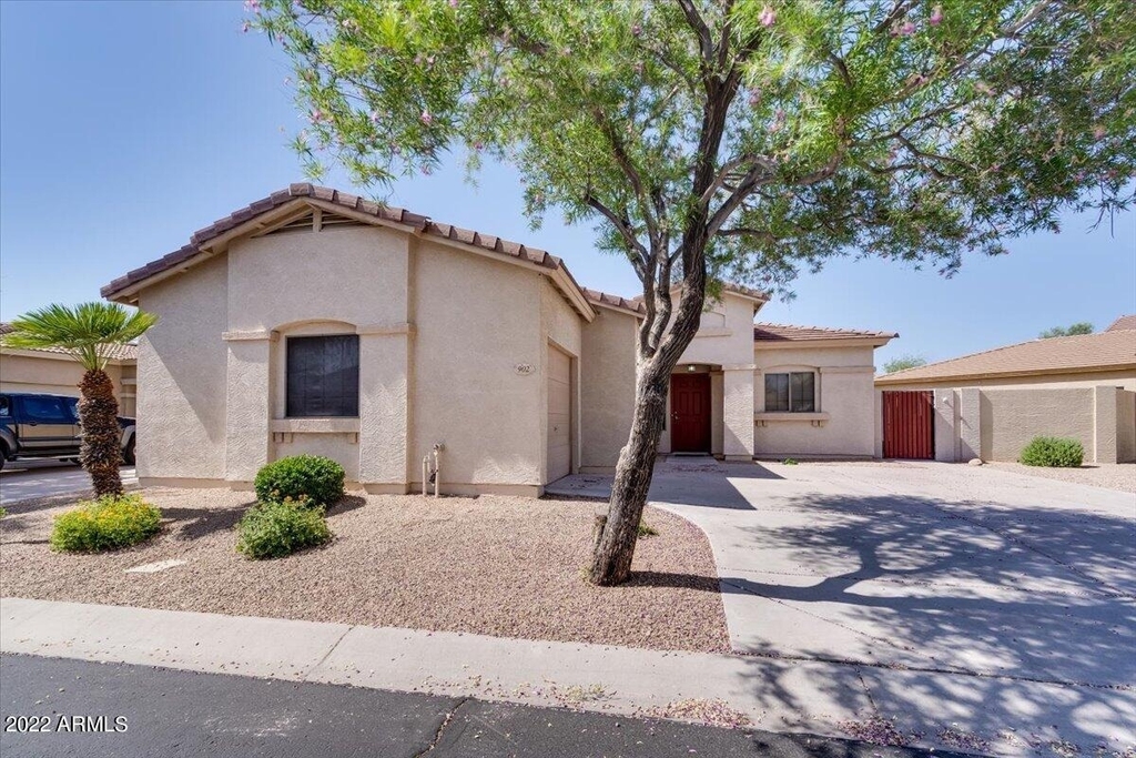 902 E Madeline Drive - Photo 1