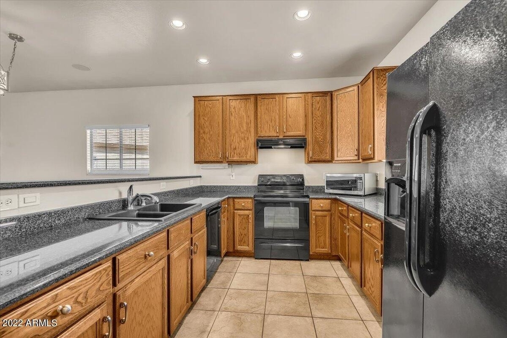 902 E Madeline Drive - Photo 4