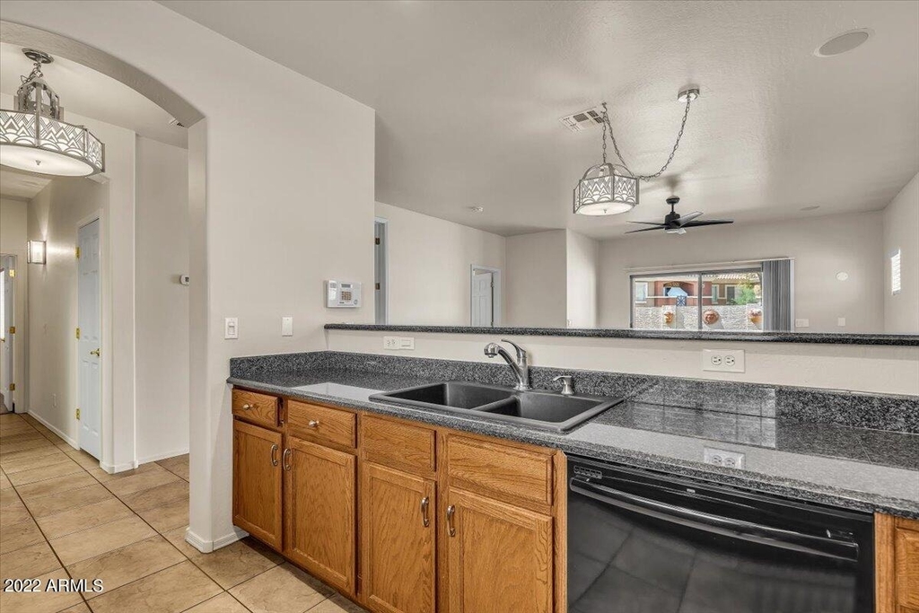902 E Madeline Drive - Photo 5