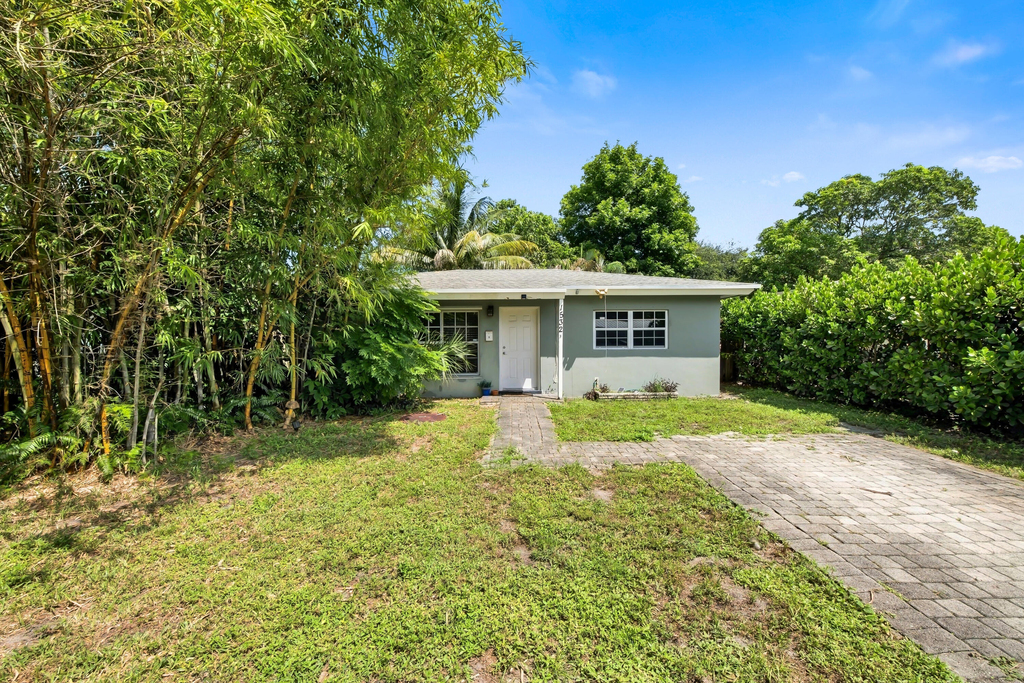 1532 Nw 7th Avenue - Photo 1