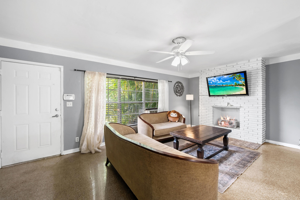 1532 Nw 7th Avenue - Photo 2