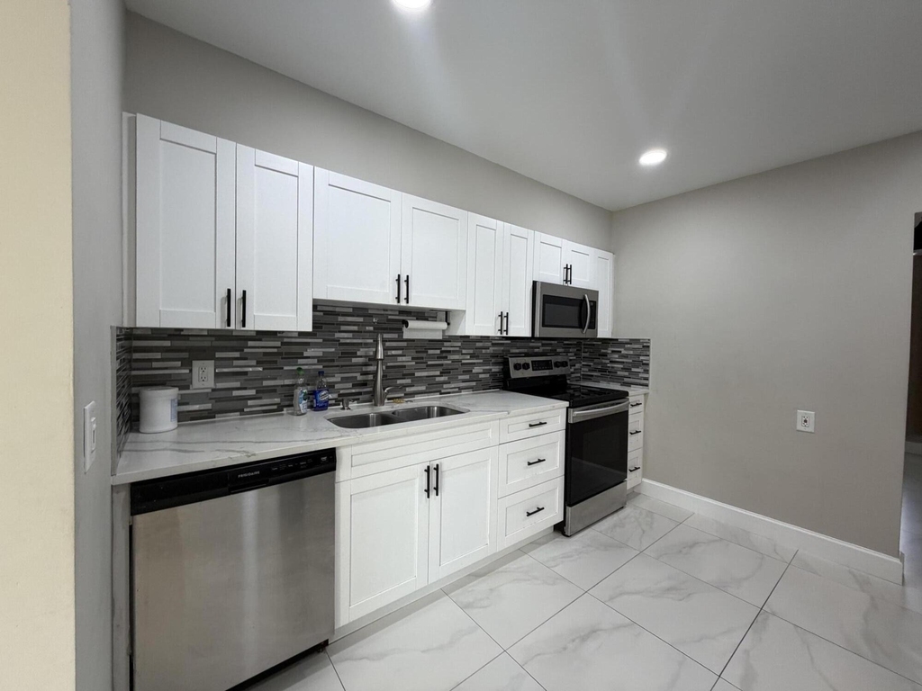 1408 Se 3rd Terrace - Photo 1