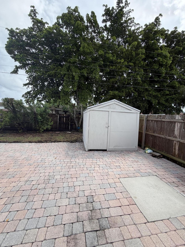 1408 Se 3rd Terrace - Photo 13