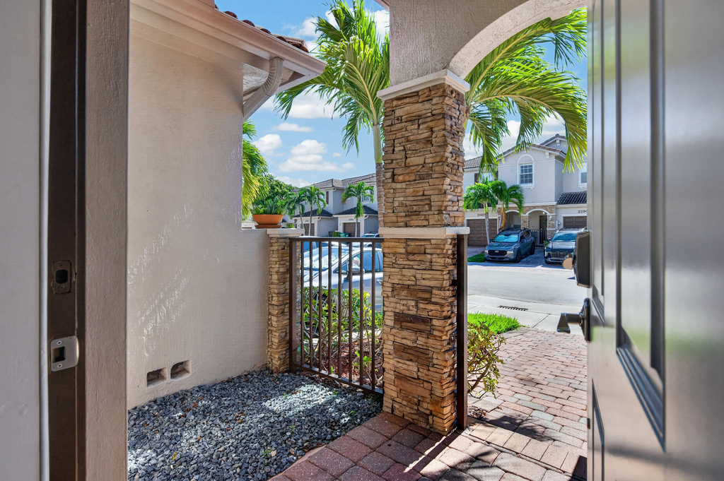 21952 Sw 93rd Place - Photo 2