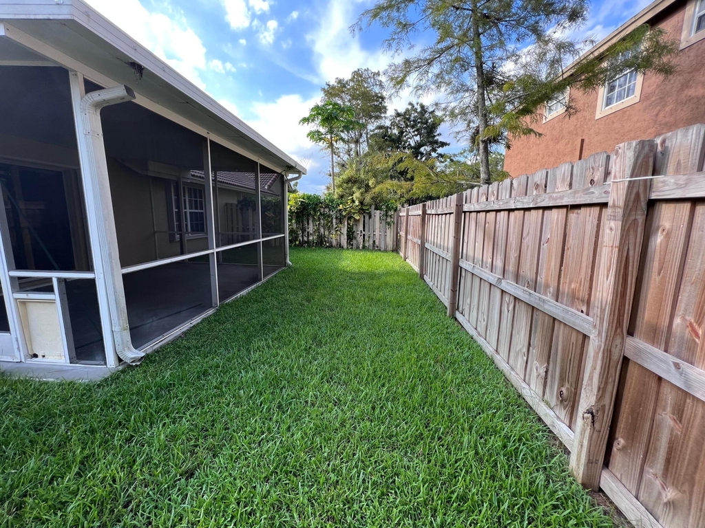 1596 Hawthorne Place - Photo 23