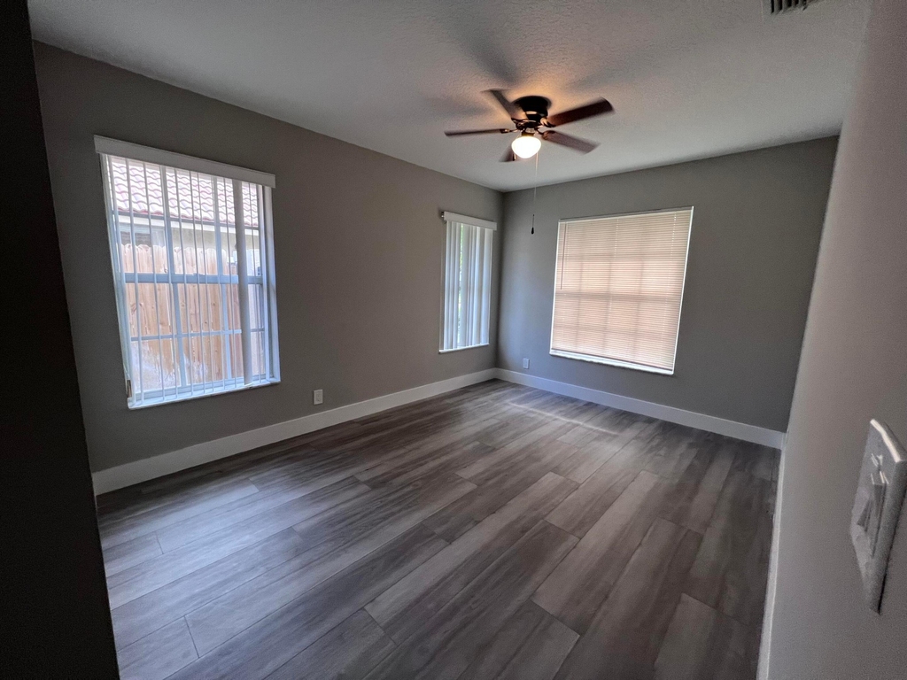 1596 Hawthorne Place - Photo 12