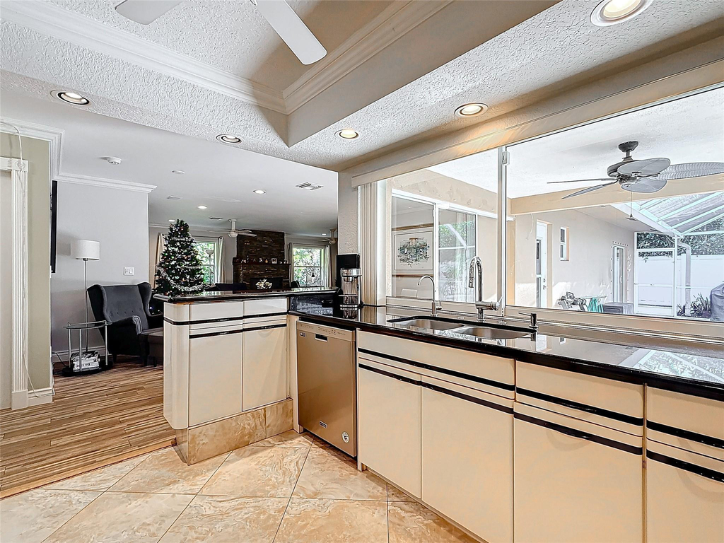 4100 Ne 25th Avenue - Photo 13