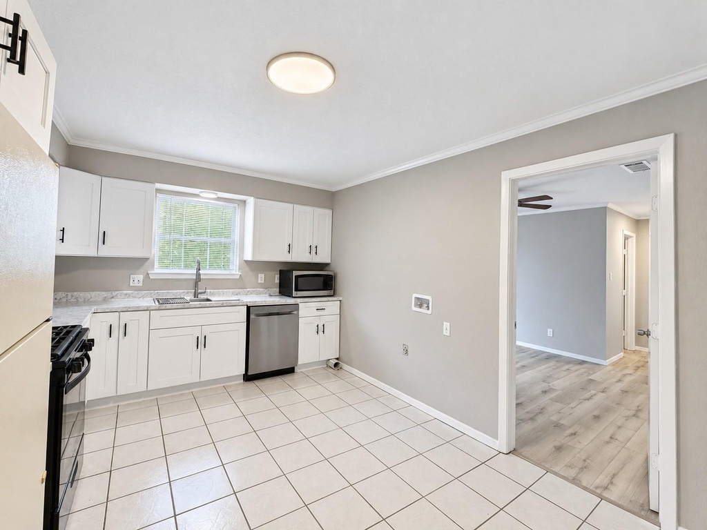 1613 N College Street - Photo 10