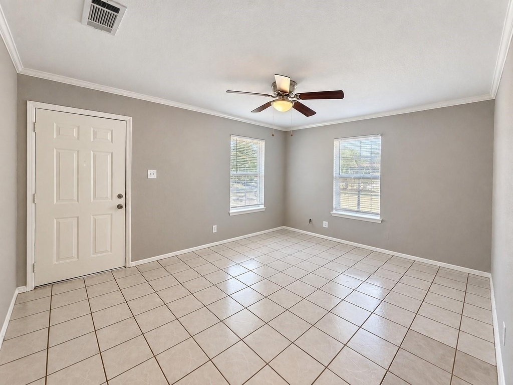 1613 N College Street - Photo 0