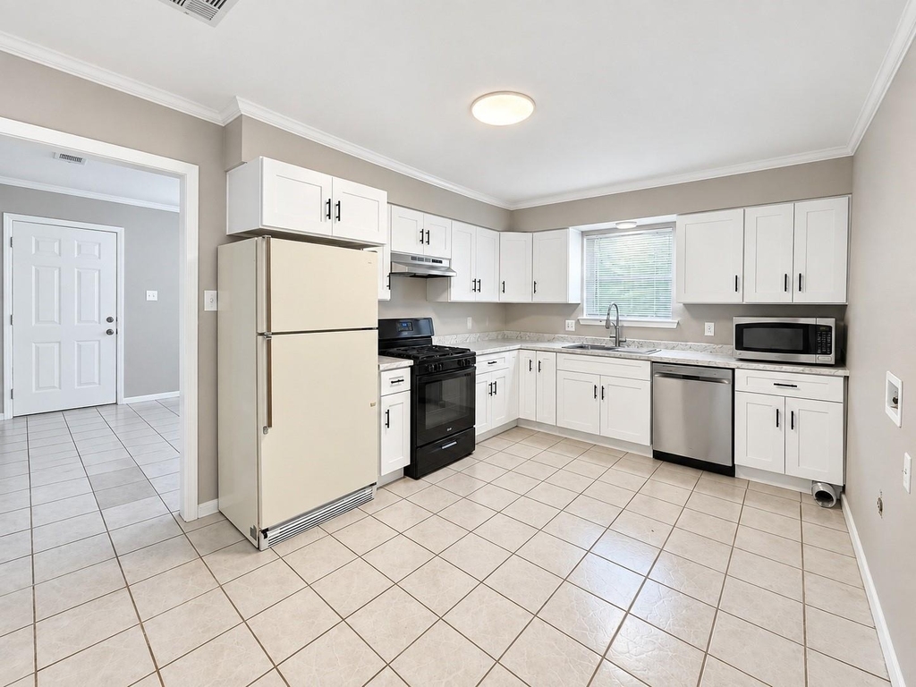 1613 N College Street - Photo 9