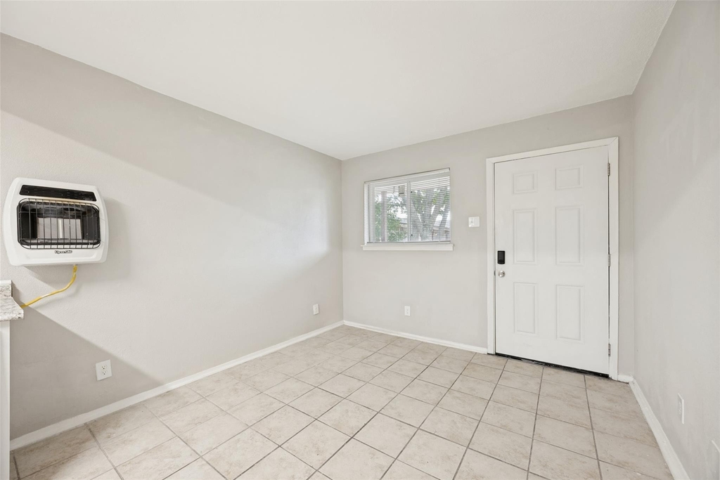 1001 W Elm Street - Photo 2