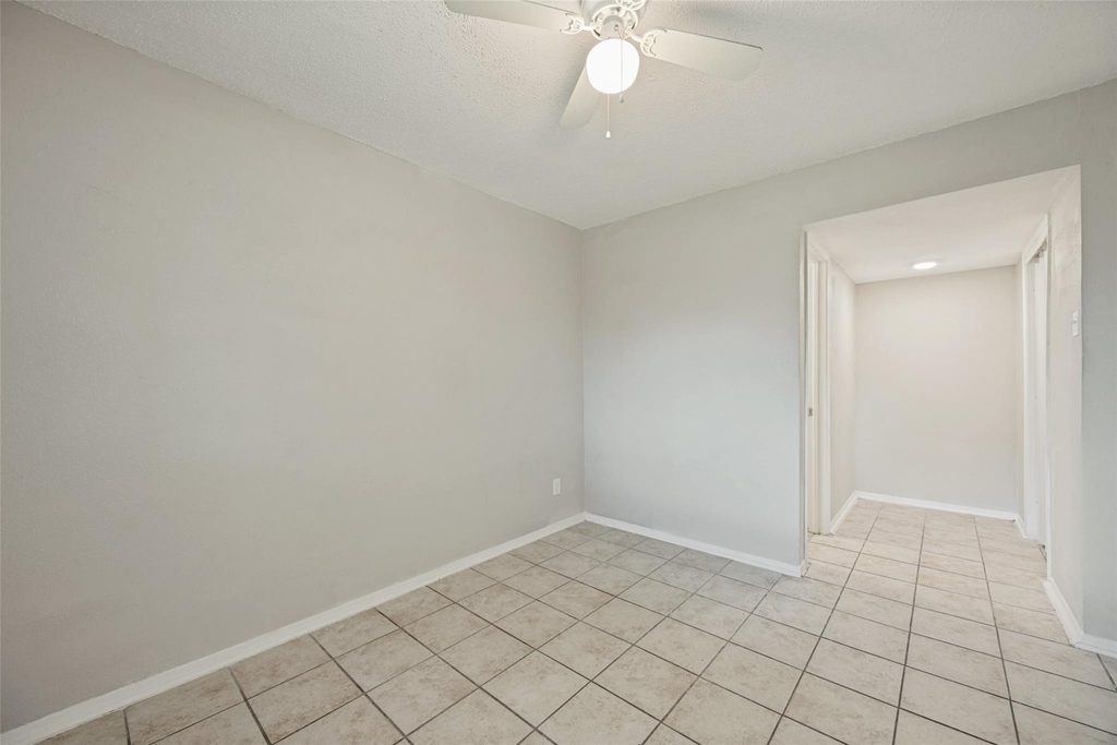 1001 W Elm Street - Photo 6