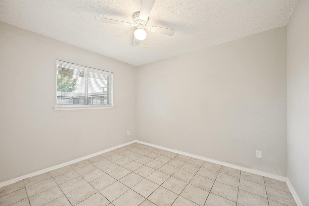 1001 W Elm Street - Photo 8