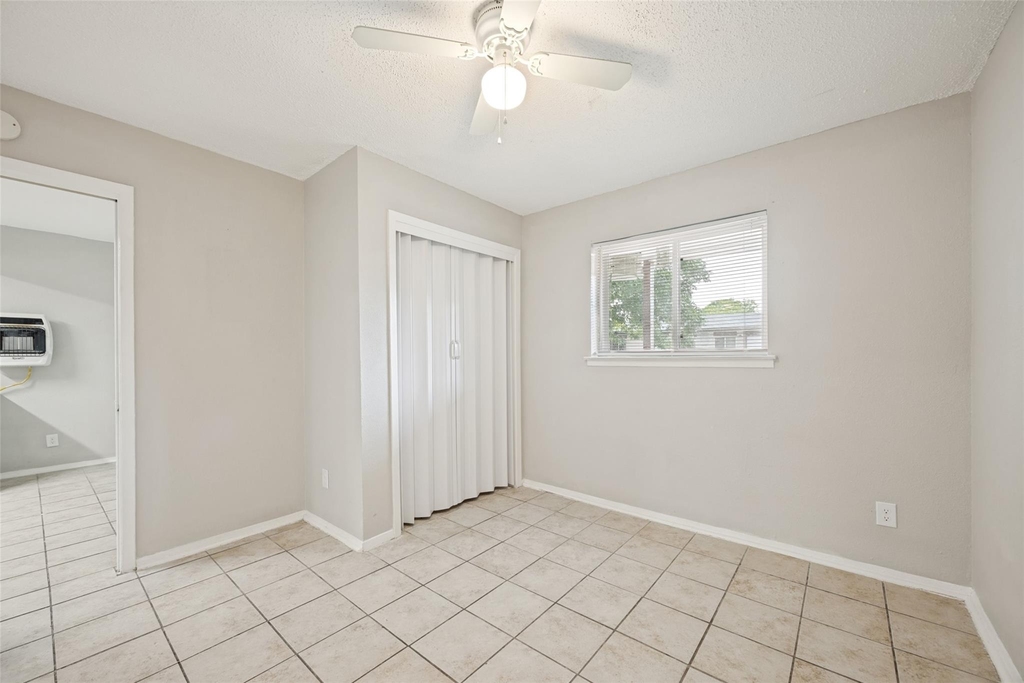1001 W Elm Street - Photo 5