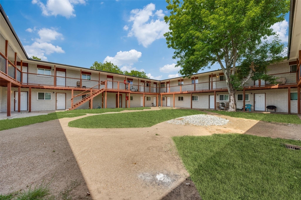 1001 W Elm Street - Photo 11