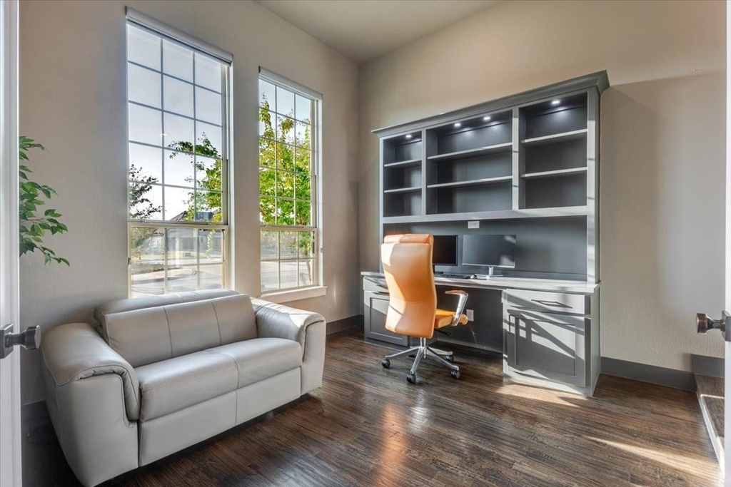 4102 Parkview Boulevard - Photo 2