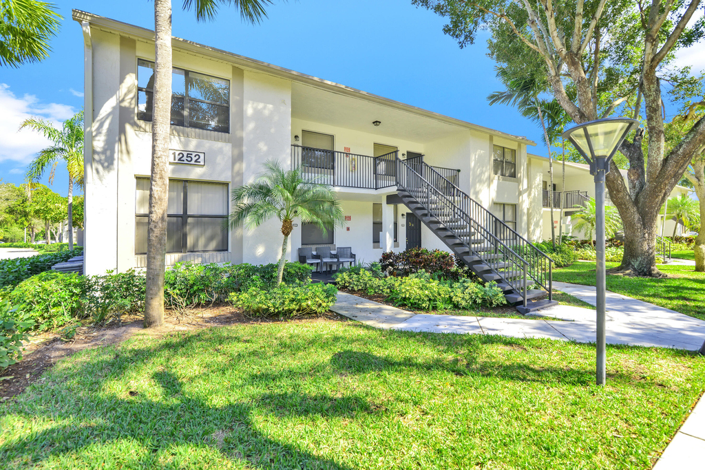 1252 S Military Trail - Photo 0