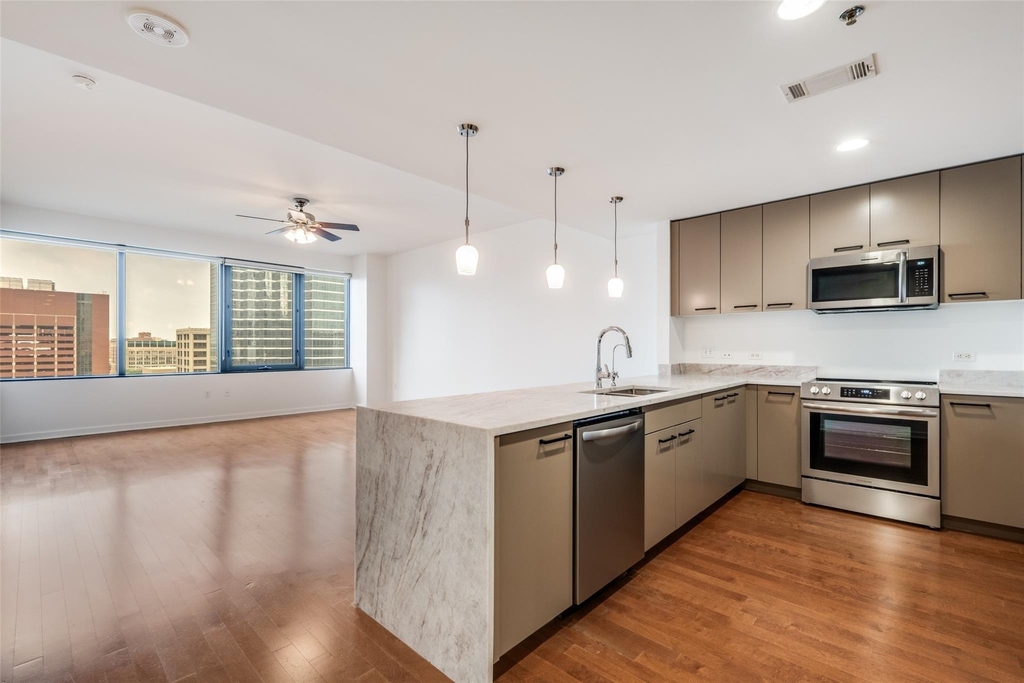 1200 Main Street - Photo 5