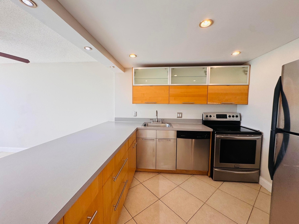 500 Executive Center Drive - Photo 1