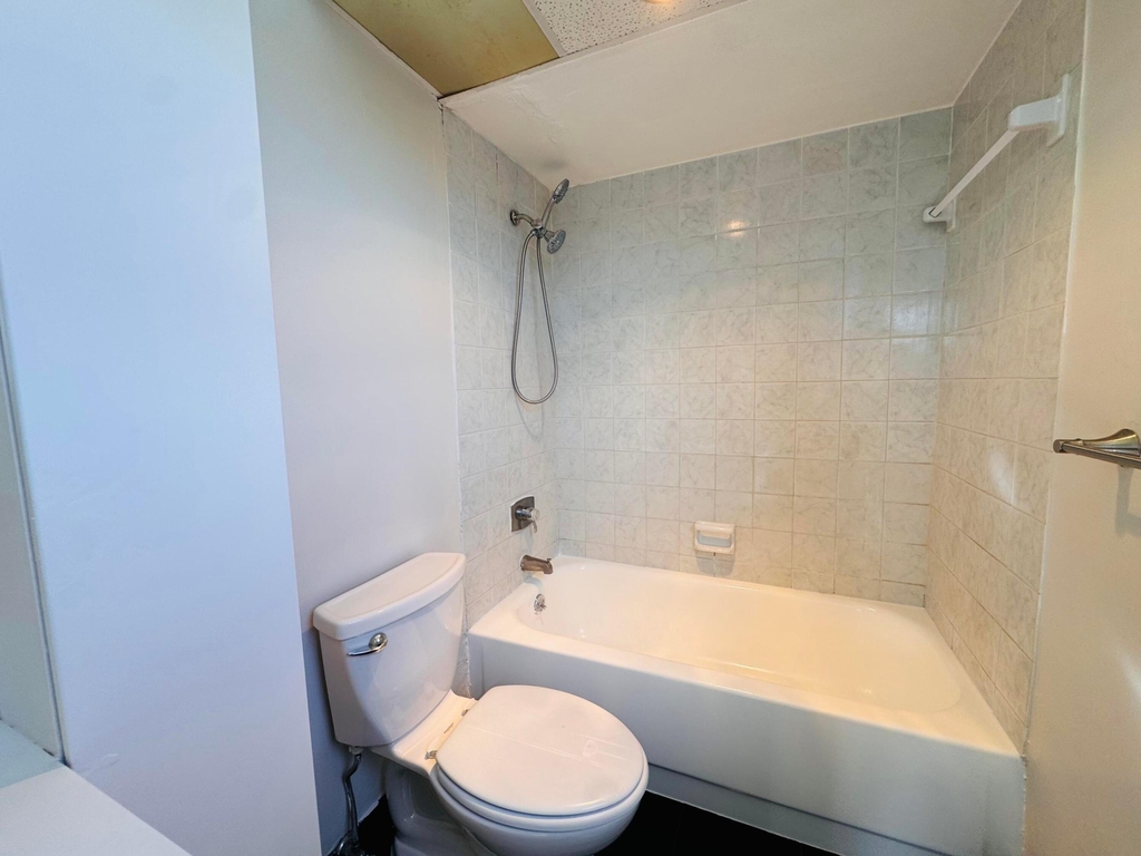 500 Executive Center Drive - Photo 8
