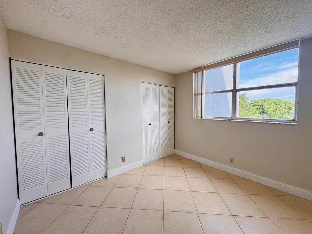 500 Executive Center Drive - Photo 28
