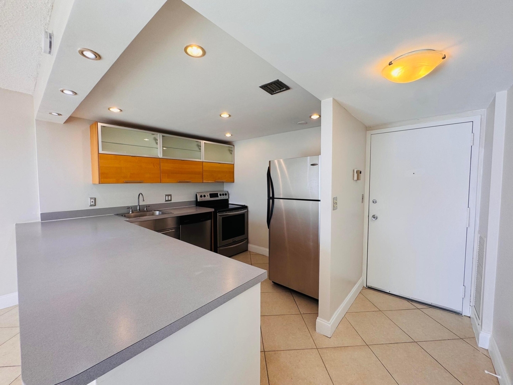 500 Executive Center Drive - Photo 18