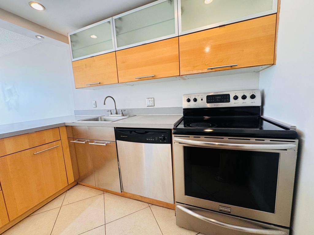 500 Executive Center Drive - Photo 14