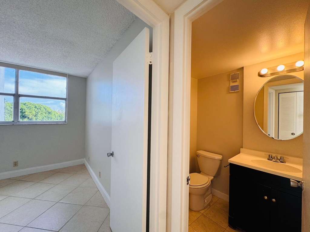 500 Executive Center Drive - Photo 22