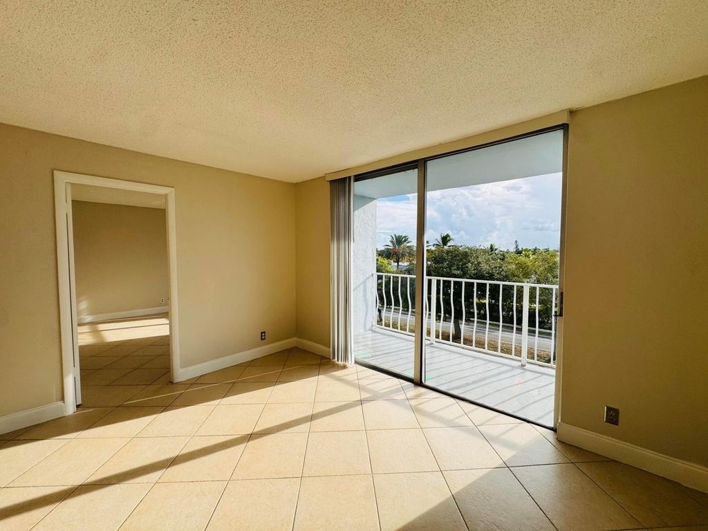 500 Executive Center Drive - Photo 15