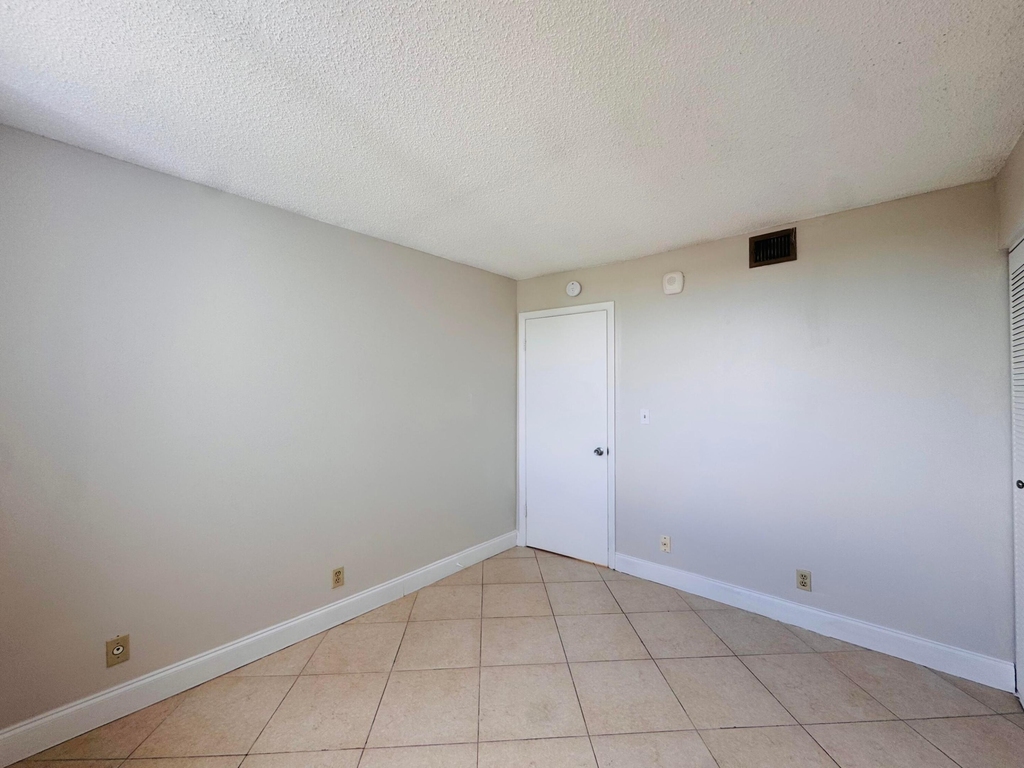 500 Executive Center Drive - Photo 27