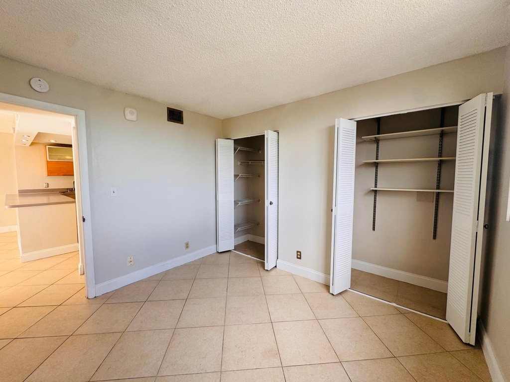 500 Executive Center Drive - Photo 33