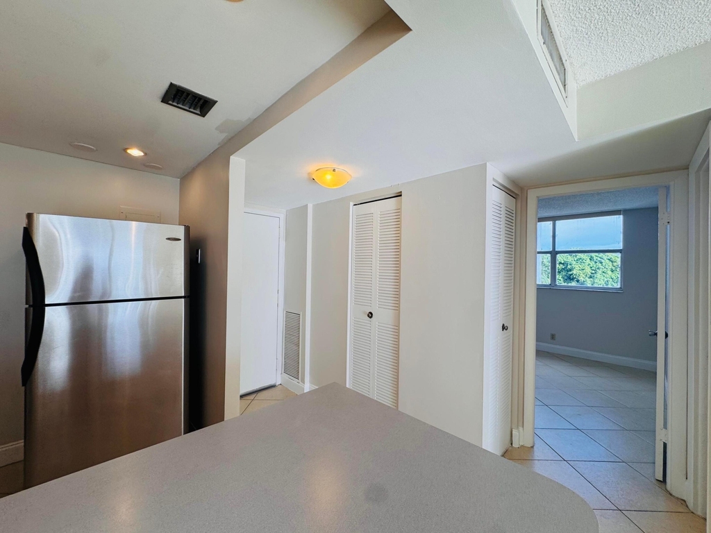 500 Executive Center Drive - Photo 24