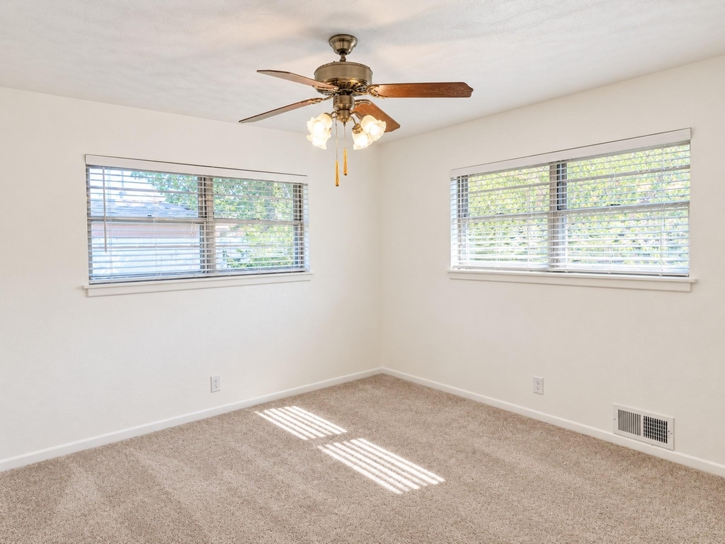 2711 Morton Street - Photo 16