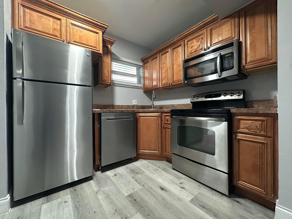 195 Se 10th Street - Photo 5