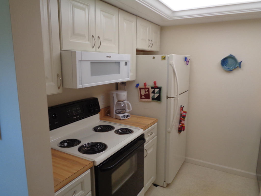 5527 Ne Gulfstream Way - Photo 2