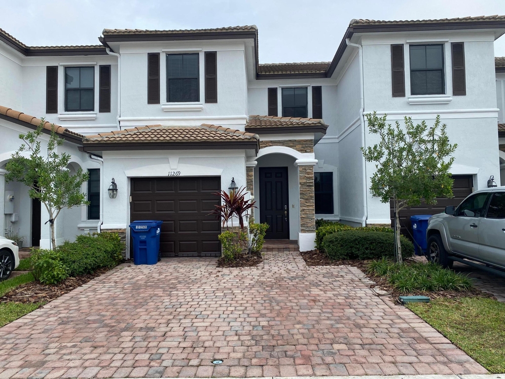 11269 Nw 88th Street - Photo 0