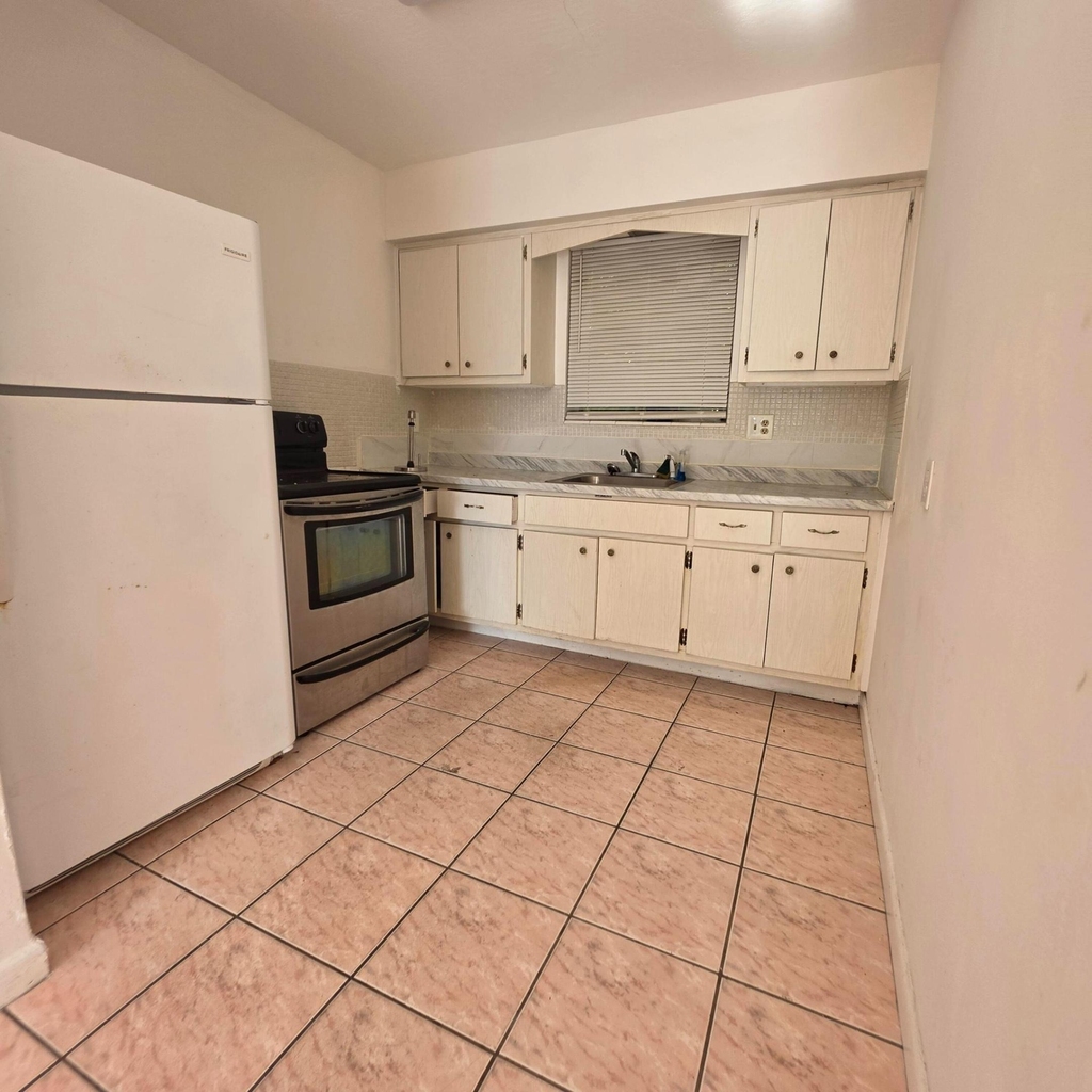1826 Sherman Street - Photo 2