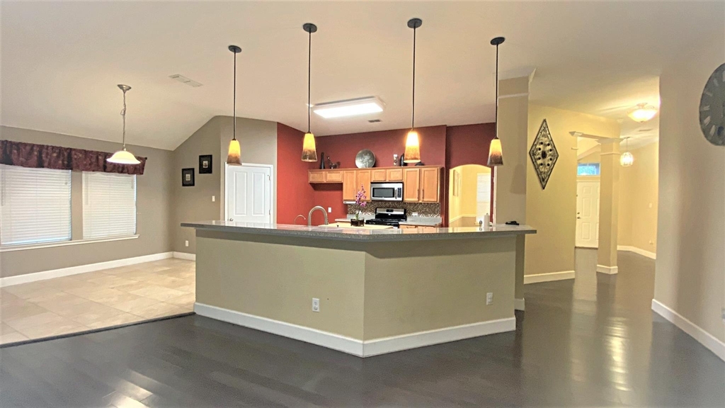 835 Roaring Springs Road - Photo 8