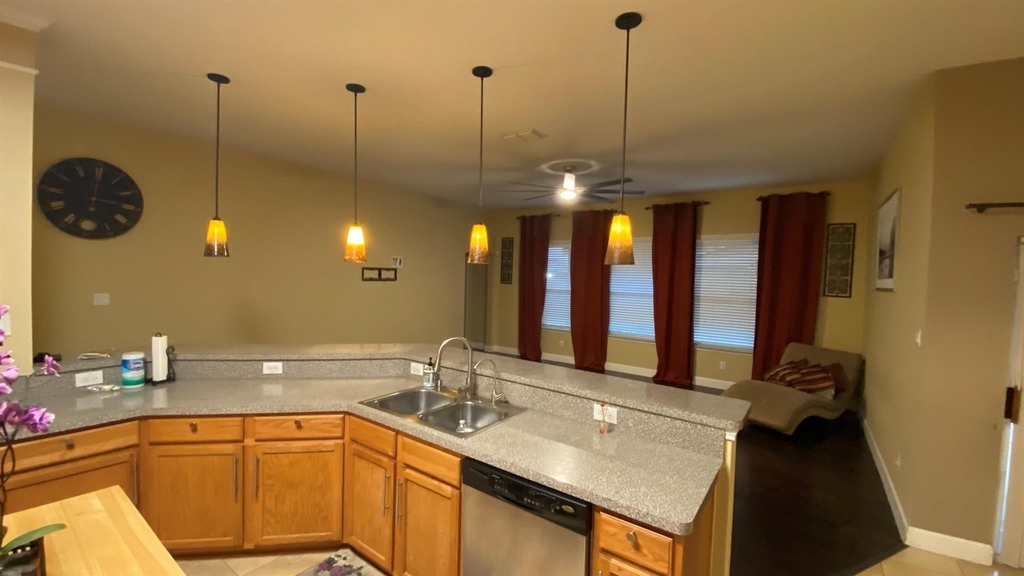 835 Roaring Springs Road - Photo 4