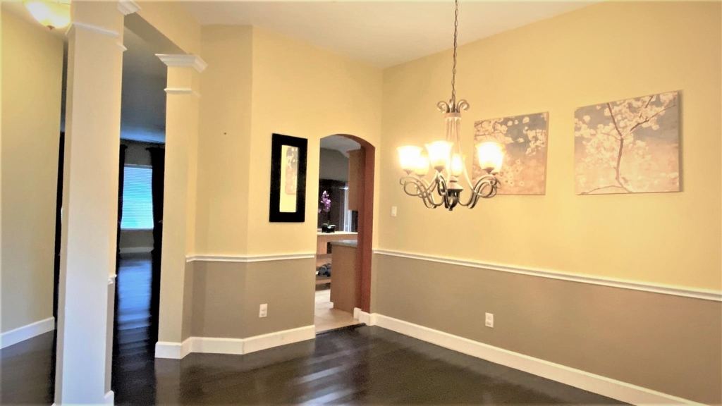 835 Roaring Springs Road - Photo 5