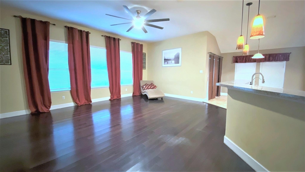 835 Roaring Springs Road - Photo 2