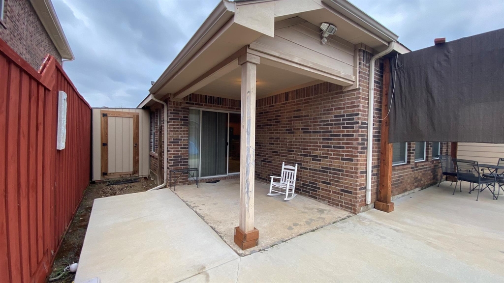 835 Roaring Springs Road - Photo 6