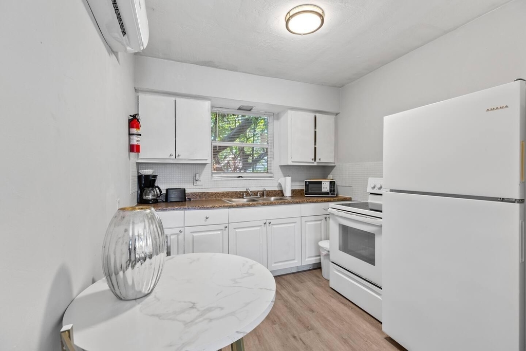 1826 Sherman Street - Photo 3