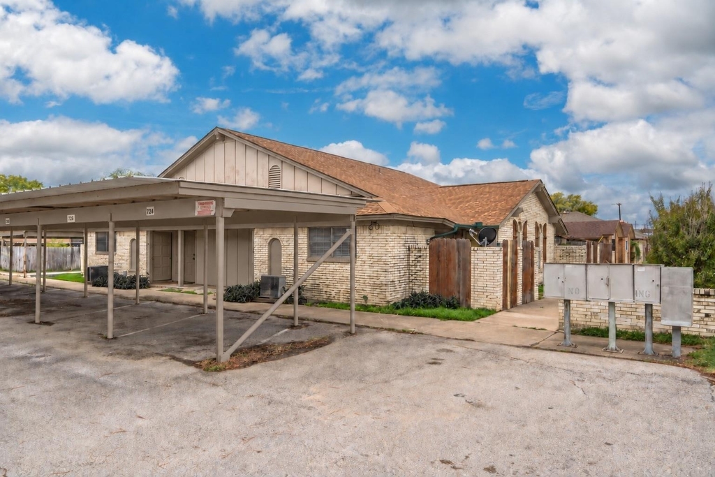 726 E Pecan Street - Photo 16