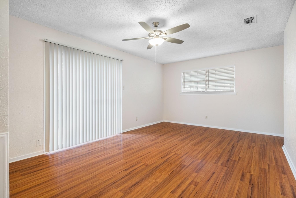 726 E Pecan Street - Photo 2